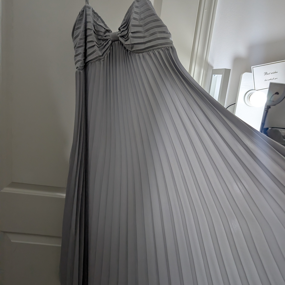 Elegant Gray Pleated Dress